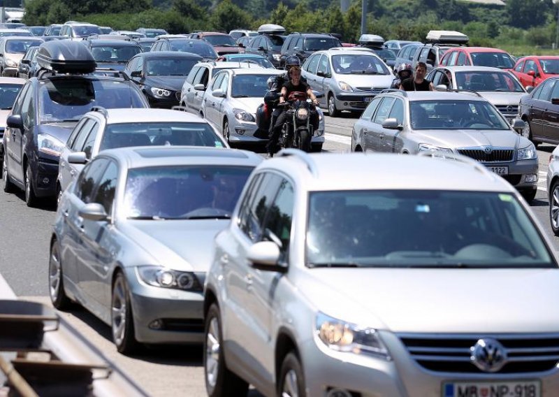 Pojačan promet na većini cesta prema moru