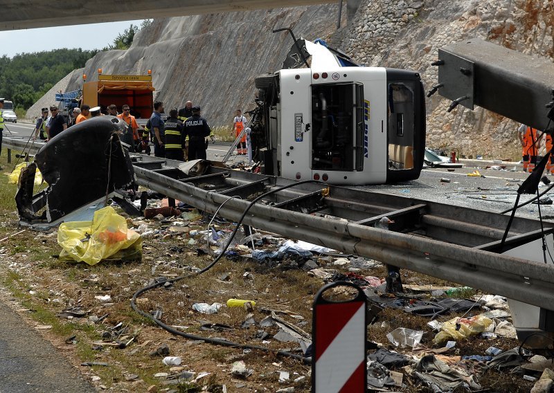 Potvrđene sumnje: Vozač češkoga autobusa zaspao