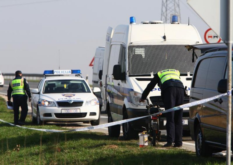 Vozaču pozlilo, sletio s ceste i preminuo