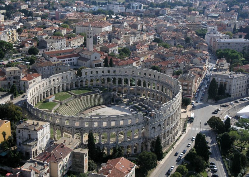 Croatian, Italian presidents meet representatives of Italian ethnic minority