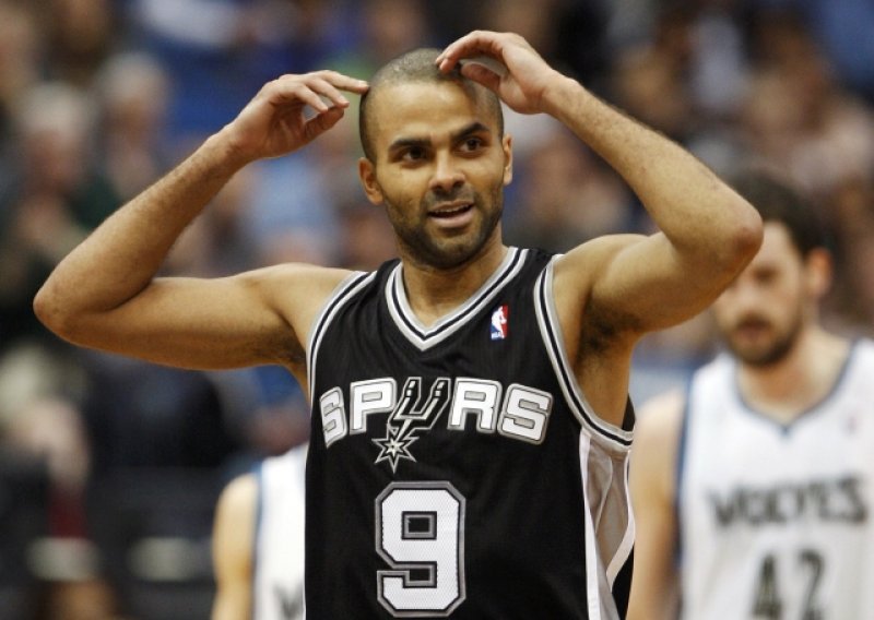 Tony Parker 'zatrpao' Oklahomin koš