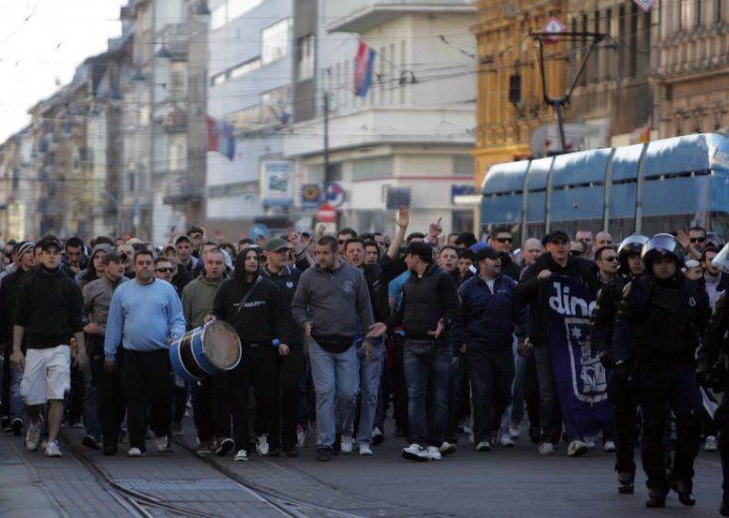 Boysi u mimohodu proslavili 26. rođendan