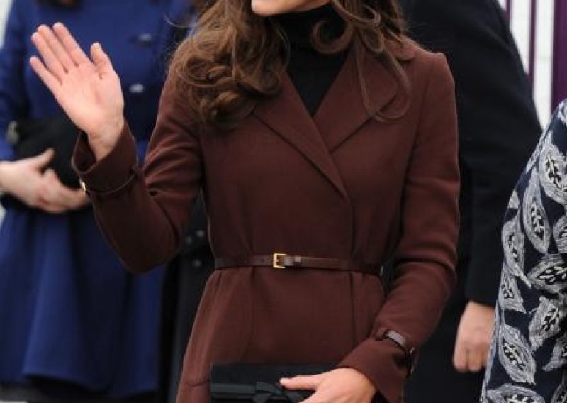 Kate Middleton nosila kaput sa sniženja