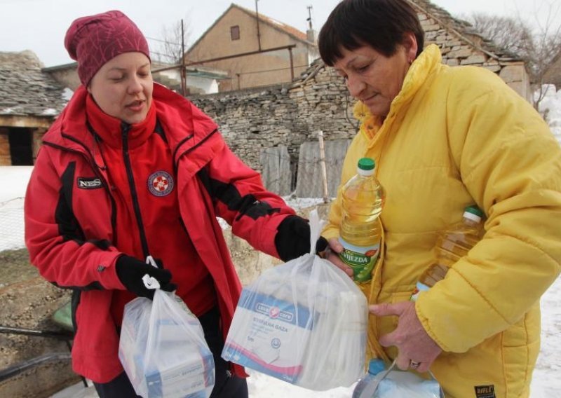 Vojska dostavlja hranu na području Vrgorca, Imotskog i Trilja