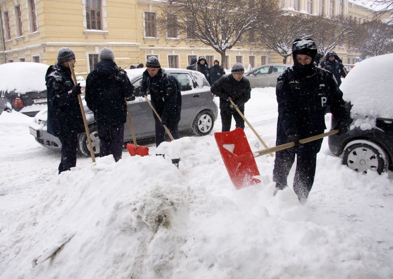 'Ubundani' Osječani bore se sa snijegom