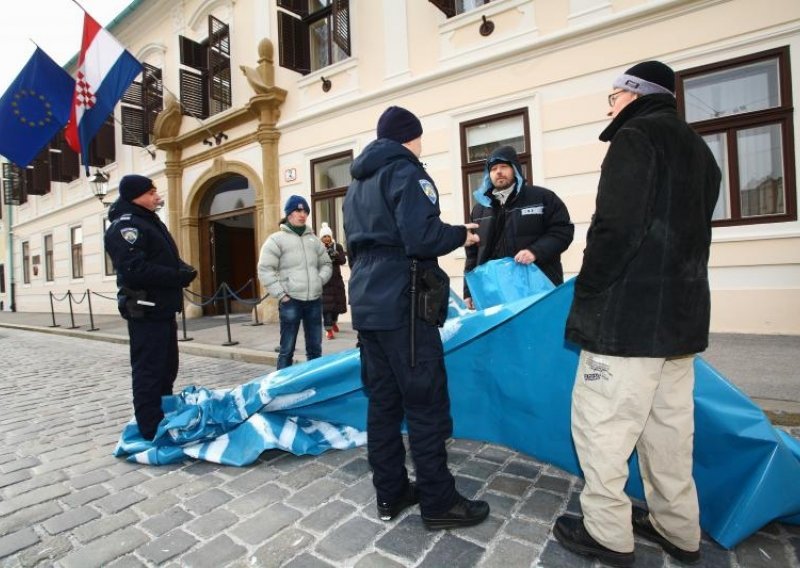 Prvi prosvjednici na Markovom trgu