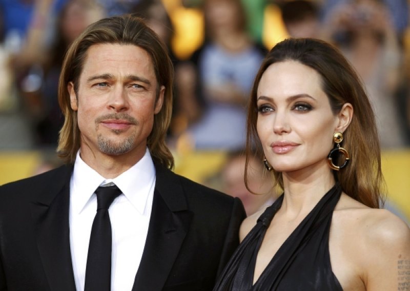 Zašto Brad Pitt u javnosti hoda sa štapom