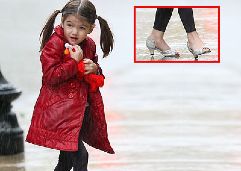 Suri Cruise skinula s trona Harper Beckham