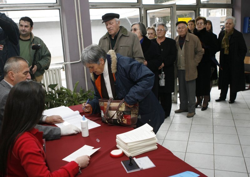 Oporba zaslužna za Đukanovićev trijumf