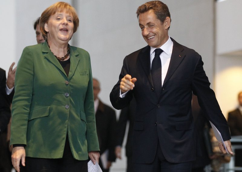 Merkel i Sarkozy nemaju pojma što će s eurom!