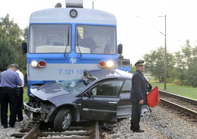 Vozač poginuo u naletu vlaka