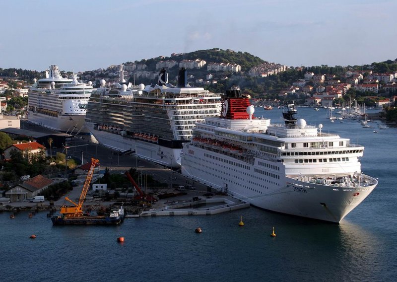 Dubrovnik zaposjelo čak šest kruzera u jednom danu