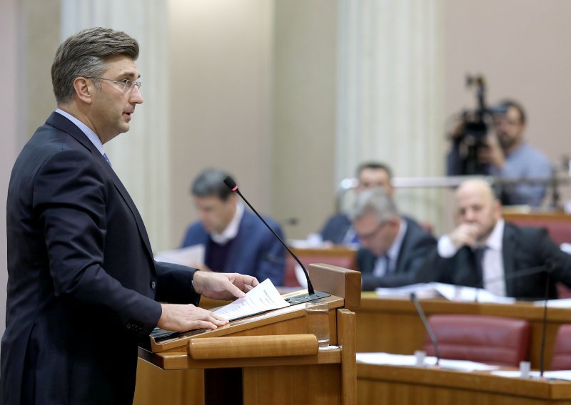 Plenković: Informiranjem javnosti protiv galopirajućeg populizma