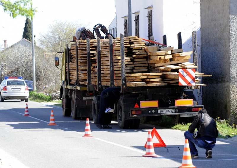 Šestogodišnjak poginuo u naletu kamiona