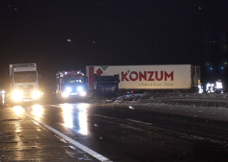 Preminula i treća osoba iz sudara na A1