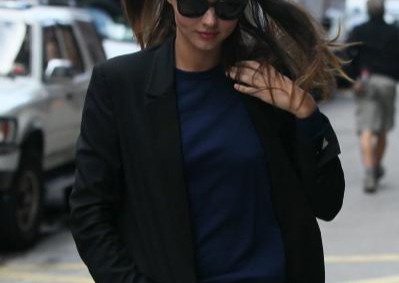 Miranda Kerr izazovna u vrućim hlačicama