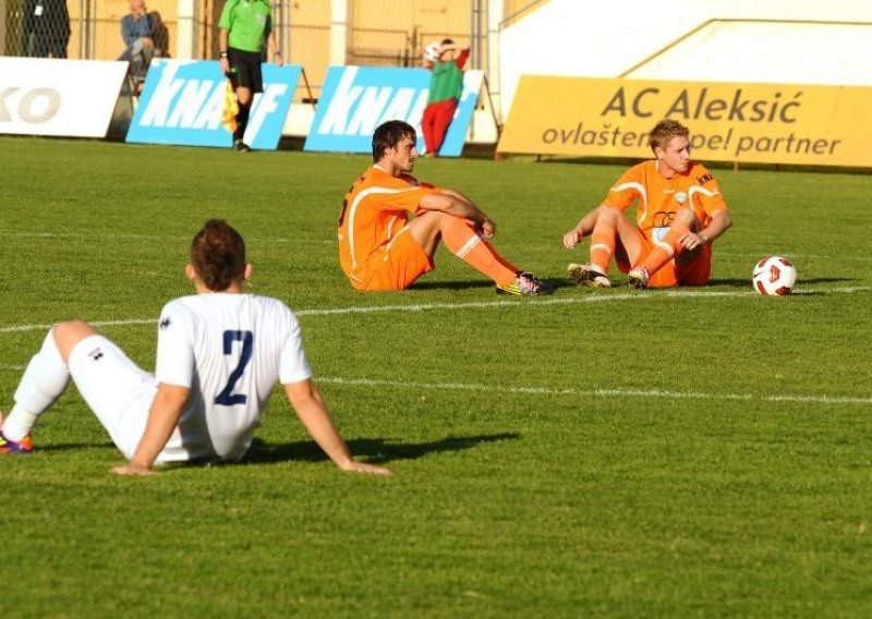 Šibenčani i Karlovčani dvije minute sjedili i gledali