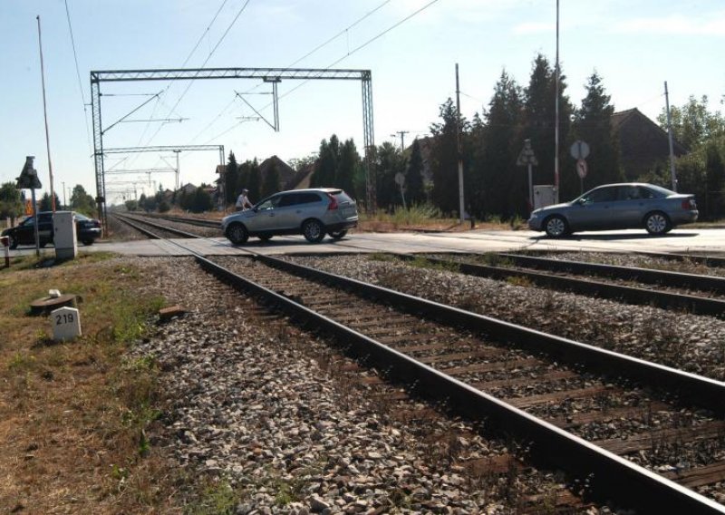 Staricu na prijelazu pregazio vlak