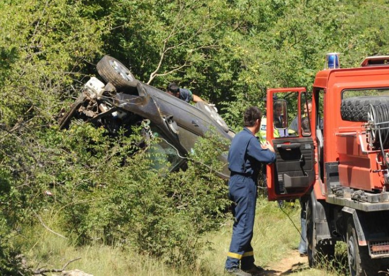 U nesreći kod Knina poginula jedna osoba