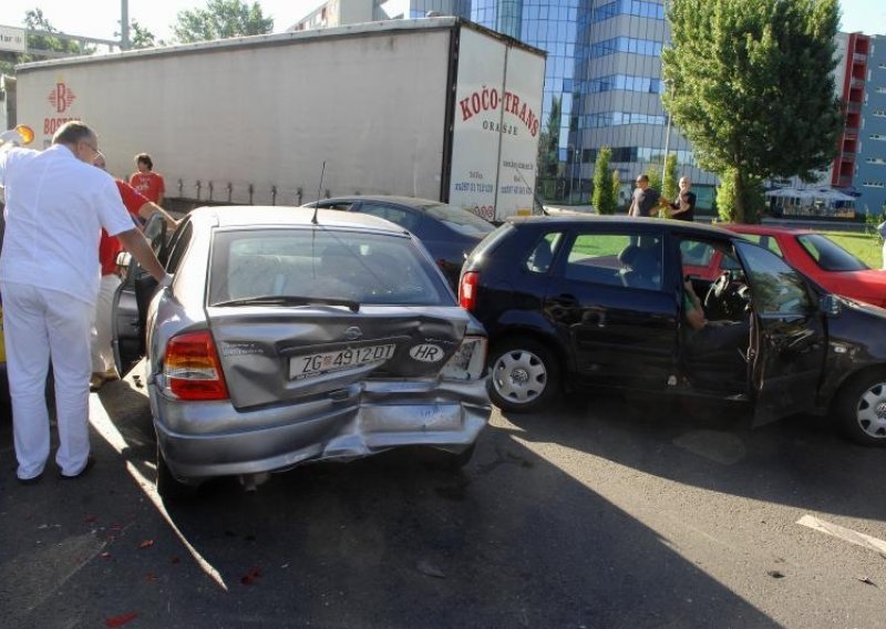 Lančani sudar u Zagrebu, više ozlijeđenih