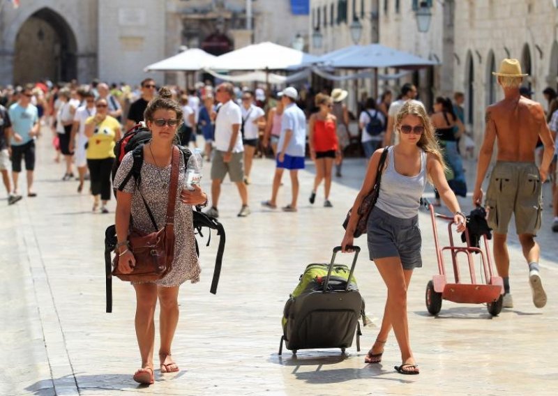 Tourist arrivals in June up 20.5 pct on year