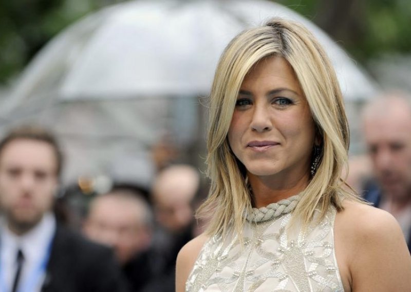 Jennifer Aniston dečka Justina upoznala s tatom Johnom