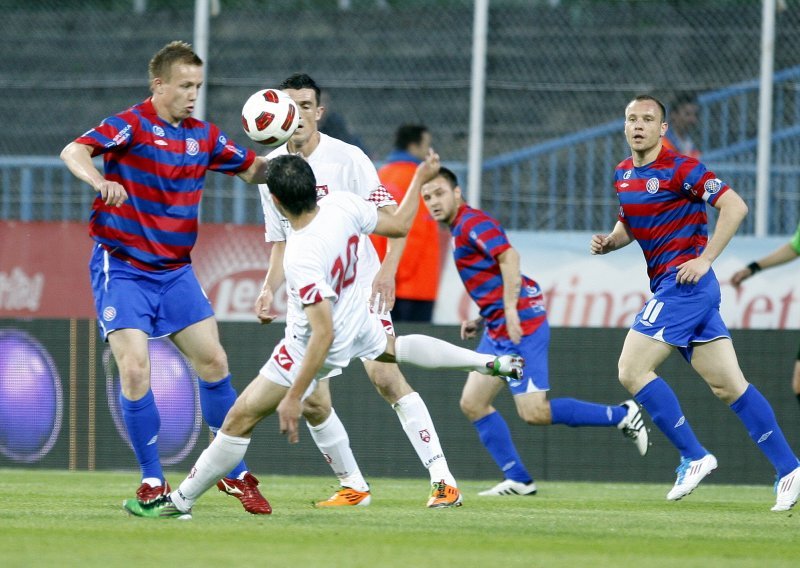 Krstanović uzeo bod Hajduku, Zagrebu još gori