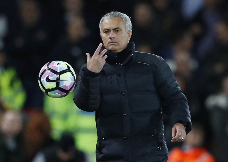 Mourinho isključen, United bez pobjede, City napokon slavio