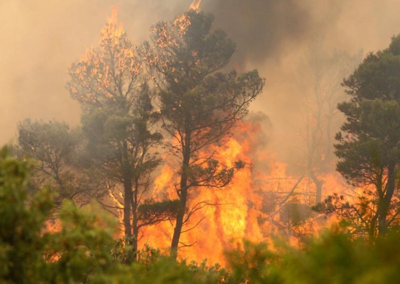 Na Braču mirno; aktiviran požar na Svilaji