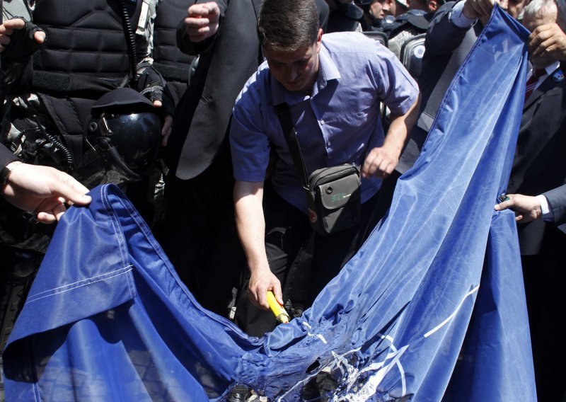 Demonstrators burn US, EU, NATO and Kosovo flags in Belgrade