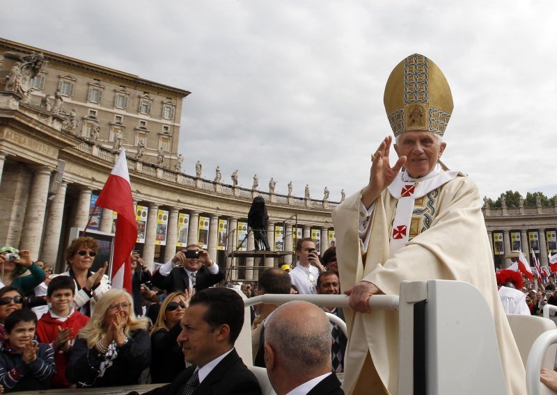 Kosor tells Pope Croatia is eagerly awaiting him