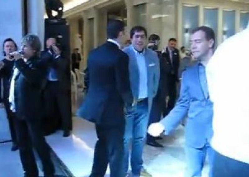 Medvedev 'progutao metlu' na plesnom podiju