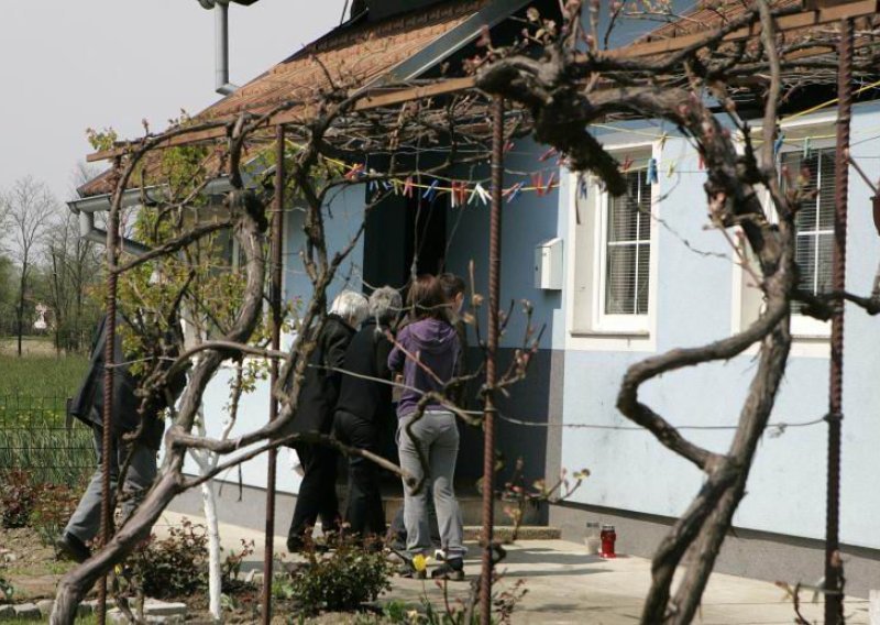 Bombom ubio sebe i nevjenčanu suprugu