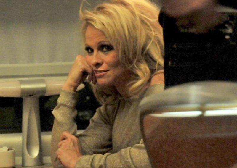 Pamela Anderson dužna preko 600.000 dolara