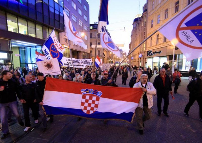 Zagreb residents demand again that gov't step down