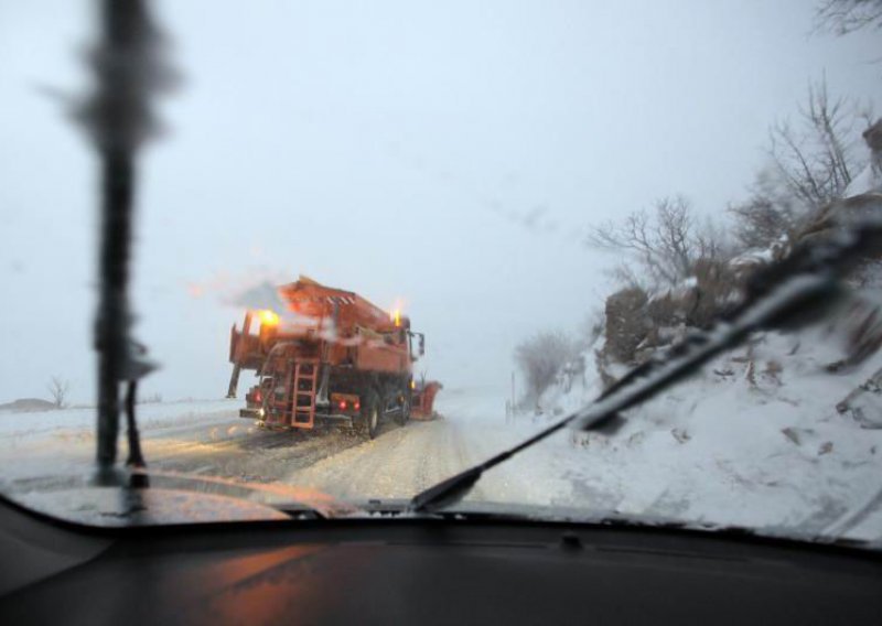 Olujna bura zatvorila promet na autocesti A1