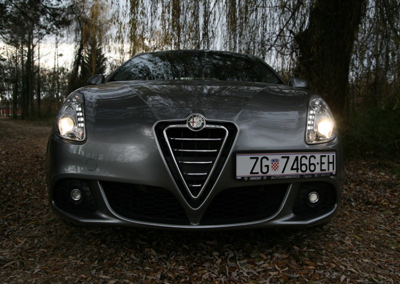 Alfa Romeo Giulietta 1.4 16V – naš favorit za auto godine
