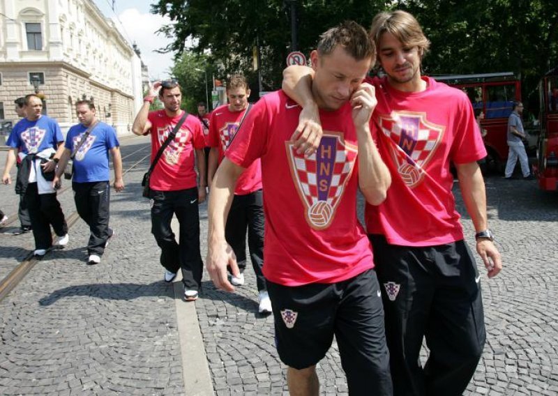 Ode li na operaciju, Olića nema mjesecima