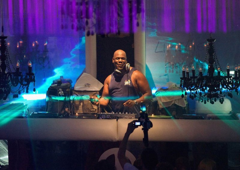 Carl Cox u petak pred 20 tisuća ljudi