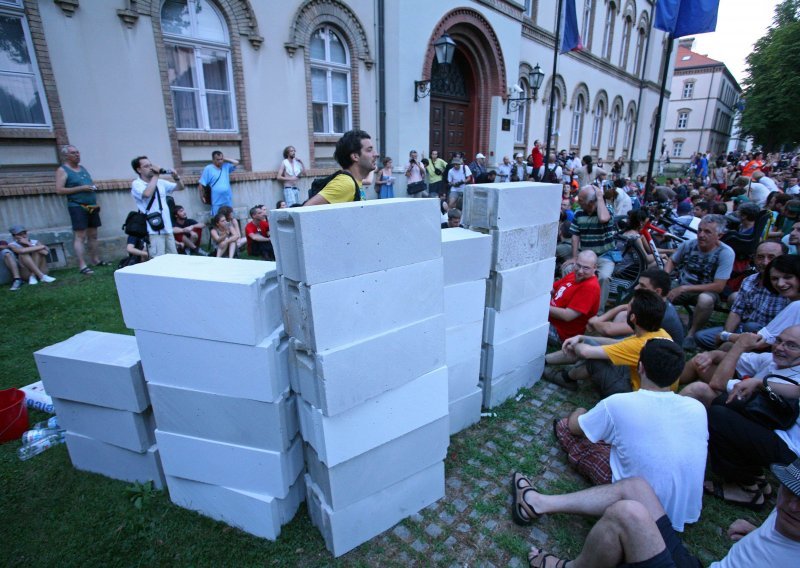 Demonstrators protest in front of construction ministry