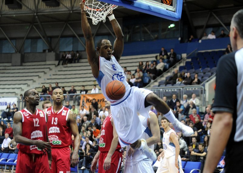 Cibona pobjedom sustigla Cedevitu