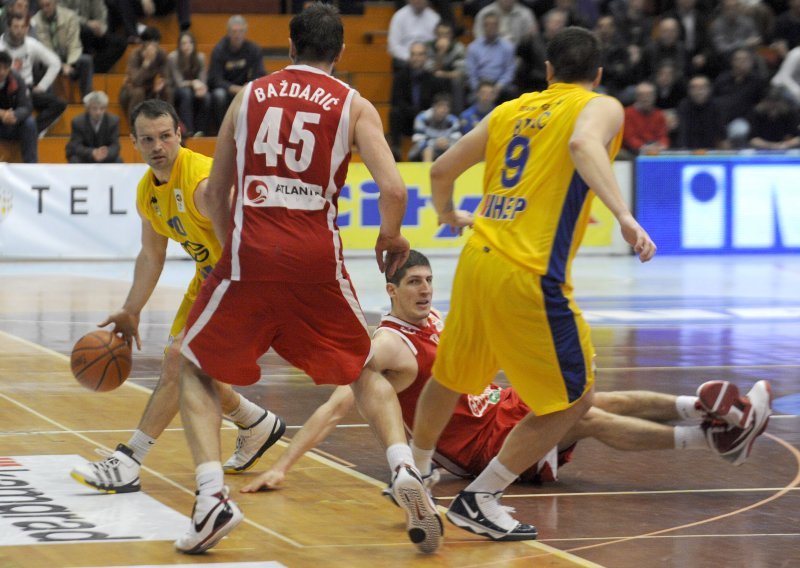 Cedevita slavila u Trnskom, Cibona rutinski