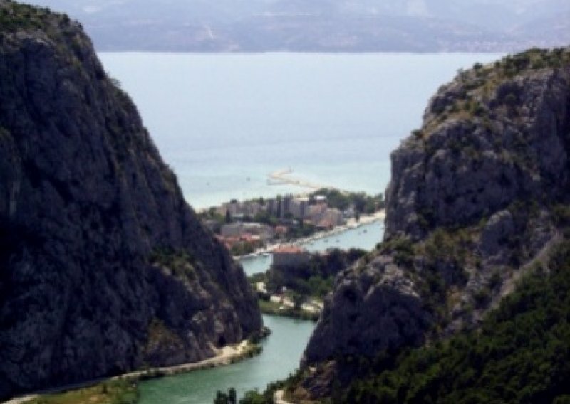 Poljak nestao na brdu iznad Omiša