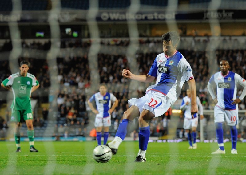 Kalinić zabio iz penala, Blackburn prošao