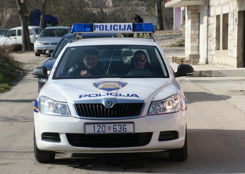 Švicarac (70) u Rogoznici bludničio nad mladićem (19)