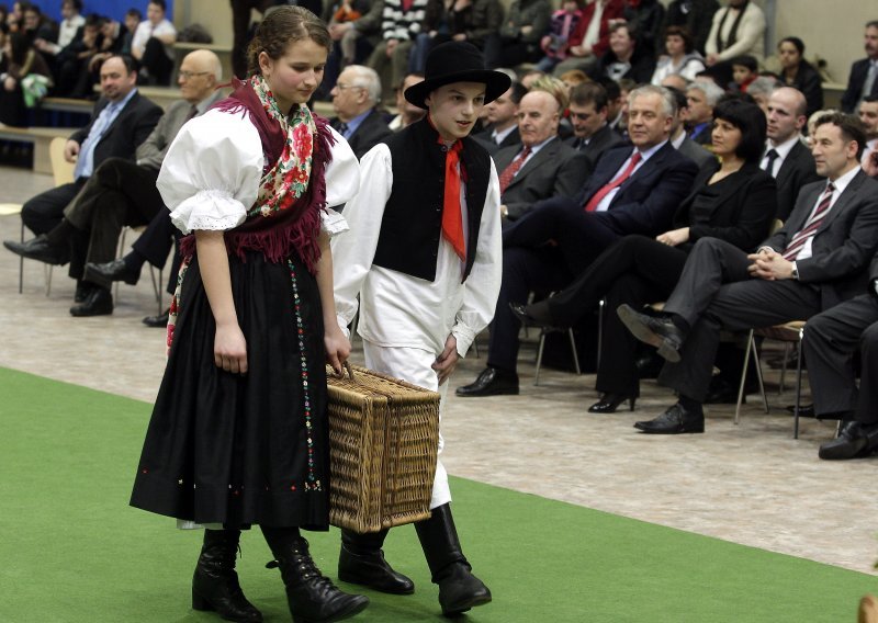 Mladići pretučeni dok je policija čuvala Sanadera