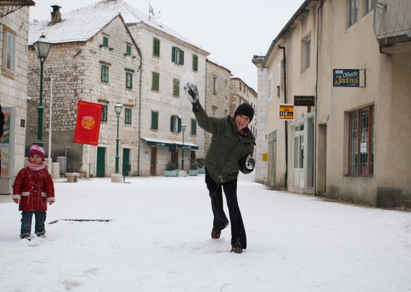 Snijeg iznenadio Dubrovčane i Imoćane