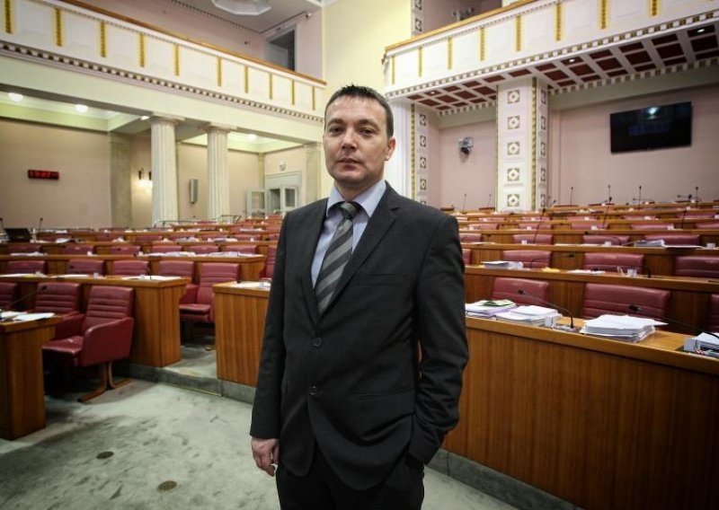 'U godini HDZ-ova mandata iselilo više mladih nego u mandatu naše Vlade'