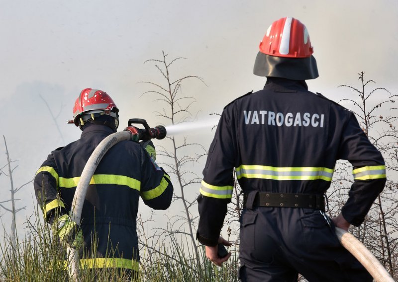 Ugašen požar u krugu pogona Beton-Lučko