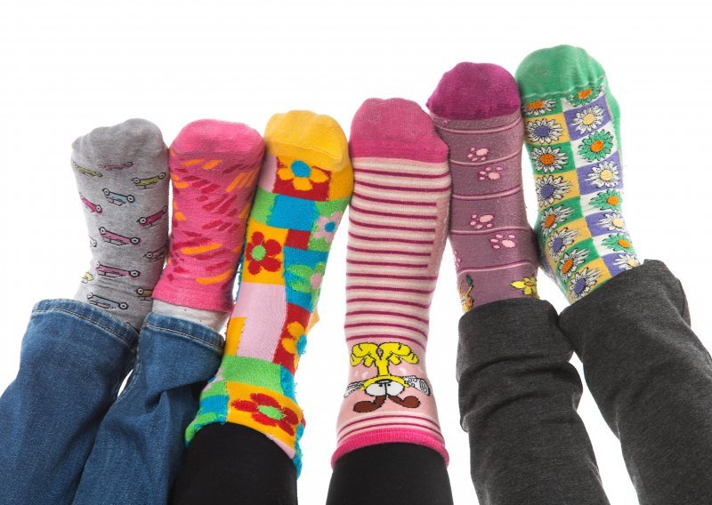 Iz Tisnog dolazi prelijepa priča o Snješki i njenim šarenim čarapicama